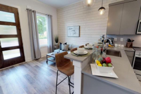 Great Location 1 Bedroom Sleeps 4